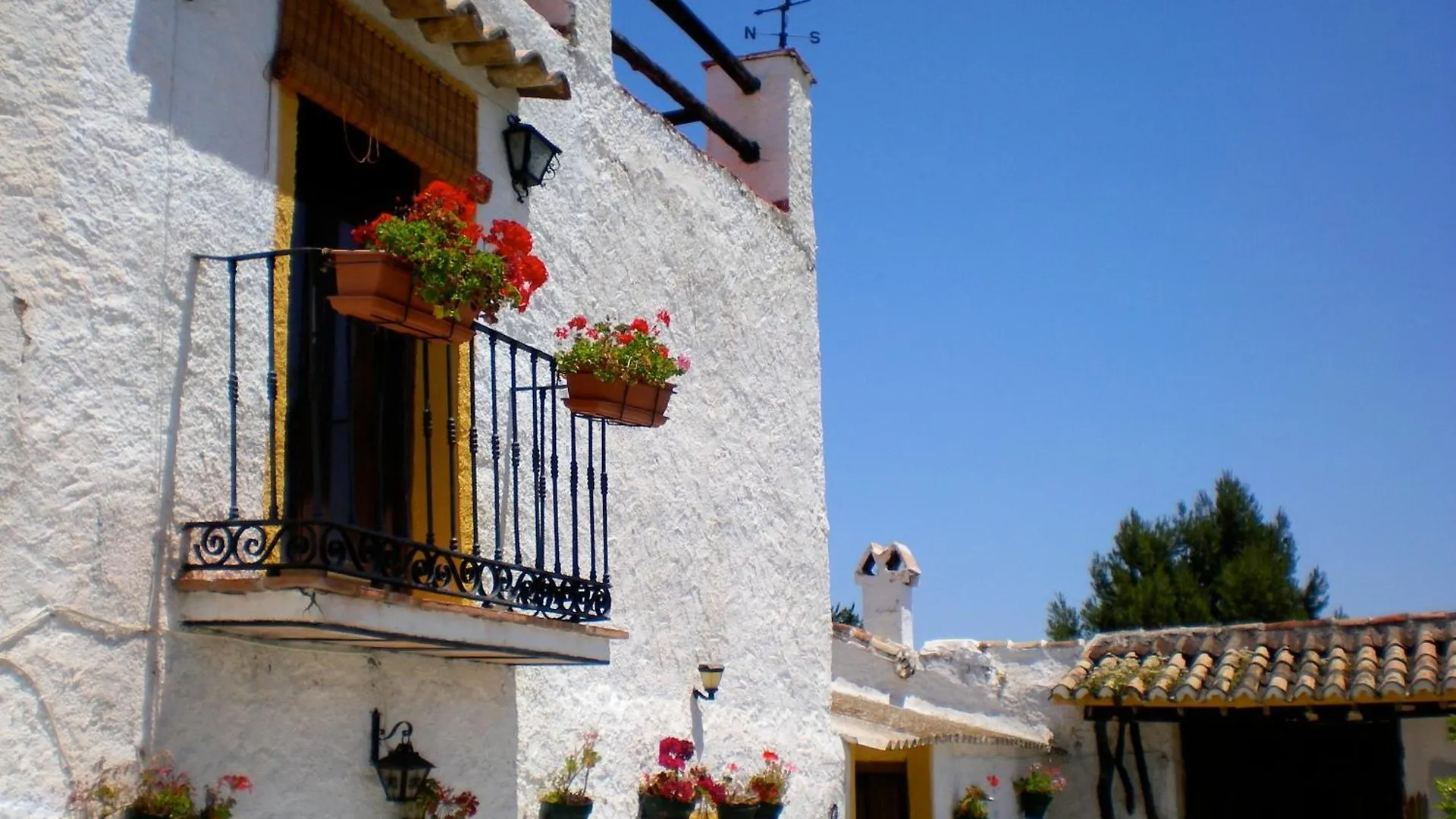 Cortijo Pulgarin Bajo contacts